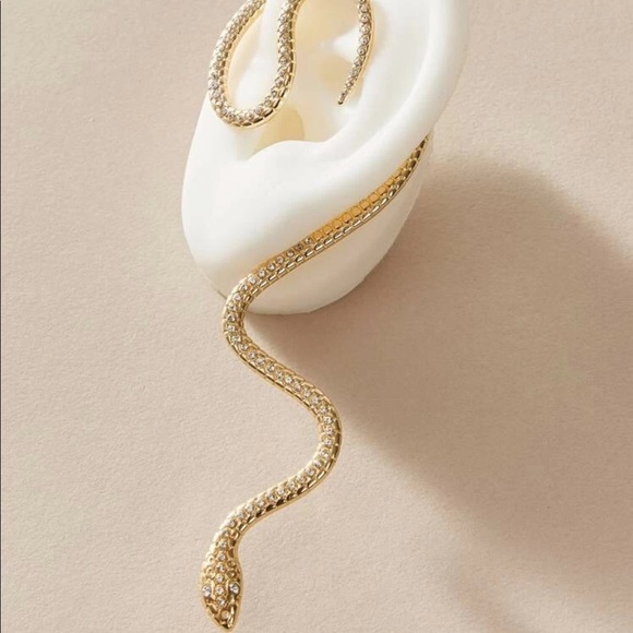 Jewelry - ‼️SOLD‼️ NEW Serpentine Gold Ear Climber